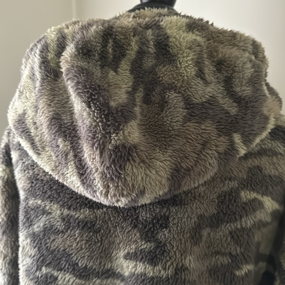 EXPRESS One Eleven Camouflage Hooded Jacket Faux Fur - Picture 3 of 10